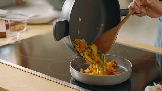 Tigaie non-adezivă de 24 cm cu capac iCook™ video